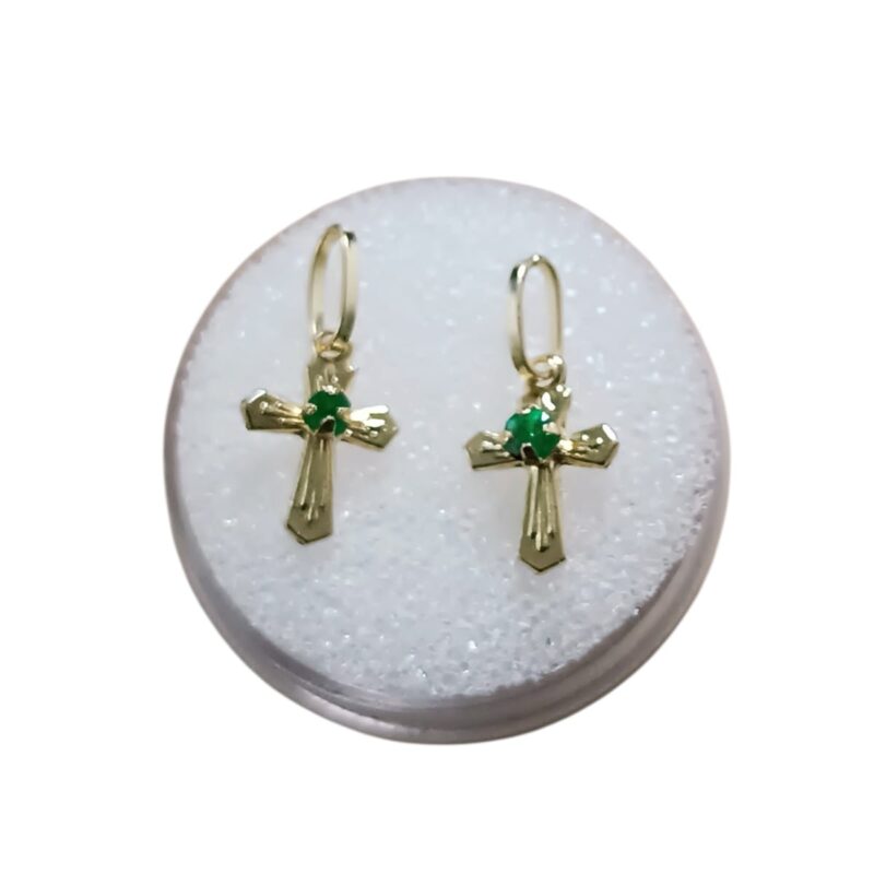 DIJENS EN CRUZ ORO DE 18 KILATES Y ESMERALDA TALLA REDONDA