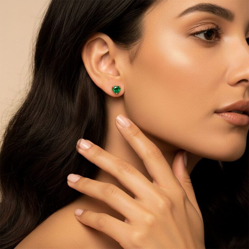 TOPOS EN ORO DE 18 KILATES Y ESMERALDAS TALLA REDONDA DE 3.4MM